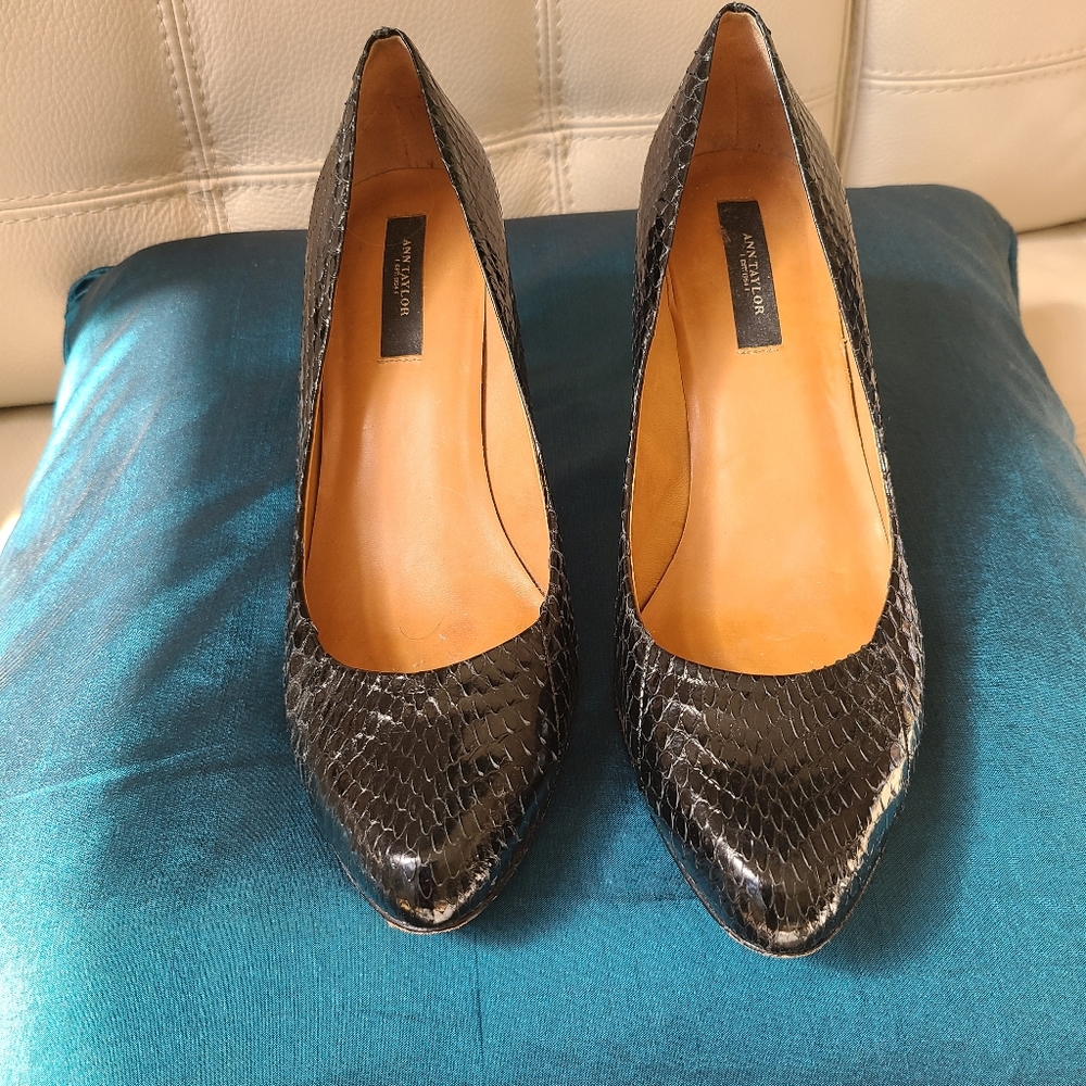 Anne Taylor snakeskin pumps